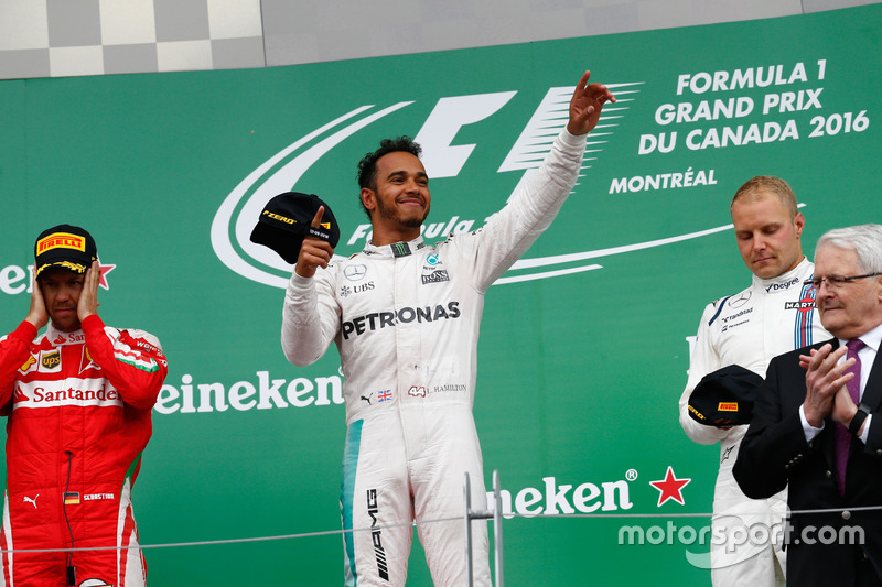 Race winner Lewis Hamilton, Mercedes AMG F1 celebrates on the podium