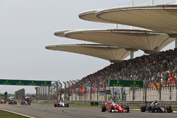 Sebastian Vettel, Ferrari SF16-H and Jenson Button, McLaren MP4-31 battle for position