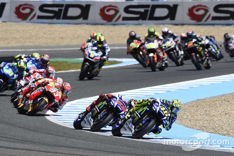 Valentino Rossi, Yamaha Factory Racing leads at the start