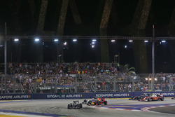 Starr: Nico Rosberg, Mercedes AMG F1 W07 Hybrid, führt