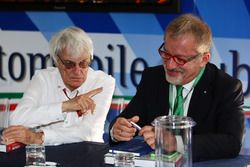 (L naar R): Bernie Ecclestone met Roberto Maroni, Lombardia Region President tijdens de aankondiging