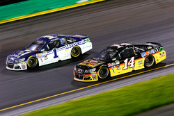 Tony Stewart, Stewart-Haas Racing, Chevrolet; Jamie McMurray, Chip Ganassi Racing, Chevrolet
