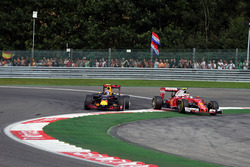 Max Verstappen, Red Bull Racing RB12 and Kimi Raikkonen, Ferrari SF16-H battle for position