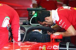 Ferrari SF16-H con la cubierta de la cabina de Halo