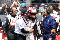 #5 Toyota Racing Toyota TS050 Hybrid: Kazuki Nakajima with Rob Leupen, Toyota Motorsport Después de