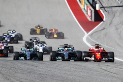 Льюіс Хемілтон, Mercedes AMG F1 W08, Себастьян Феттель, Ferrari SF70H