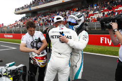 Pole winner Lewis Hamilton, Mercedes AMG F1, congratulates Valtteri Bottas, Mercedes AMG F1, after qualifying