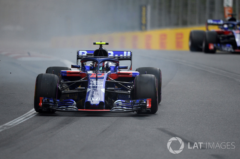 Pierre Gasly, Scuderia Toro Rosso STR13 terkunci