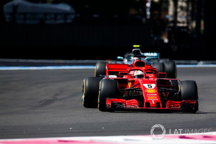 Sebastian Vettel, Ferrari SF71H, Valtteri Bottas, Mercedes AMG F1 W09