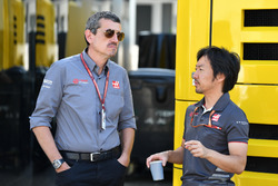 Guenther Steiner, Haas F1 Team Principal ve Ayao Komatsu, Haas F1 Team