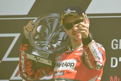 Podio: ganador de la carrera Jorge Lorenzo, equipo de Ducati