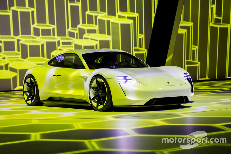 Porsche Mission e Concept 2015 року