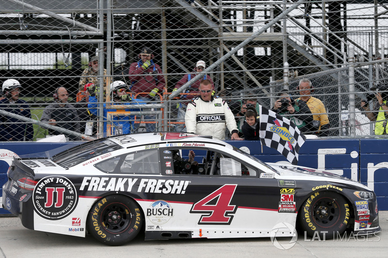 Race winner Kevin Harvick, Stewart-Haas Racing, Ford