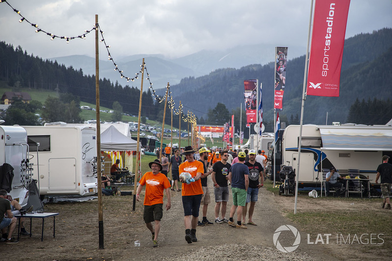 Max Verstappen taraftarları