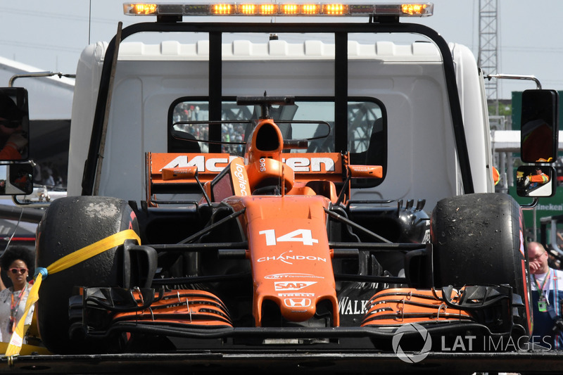 Así acabó el coche de Alonso la carrera