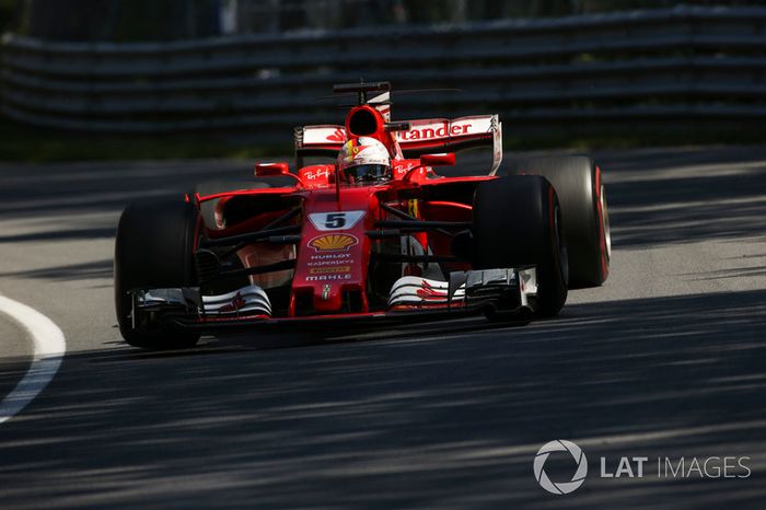 Sebastian Vettel teve problemas após a largada, teve que ir aos pits para trocar o bico do carro e conseguiu finalizar em quarto.