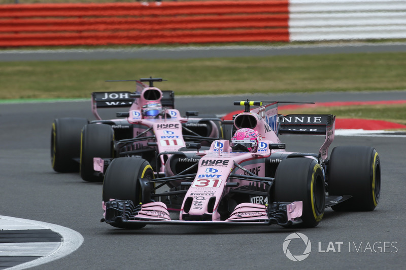 Esteban Ocon, Sahara Force India F1 VJM10, Sergio Perez, Sahara Force India F1 VJM10