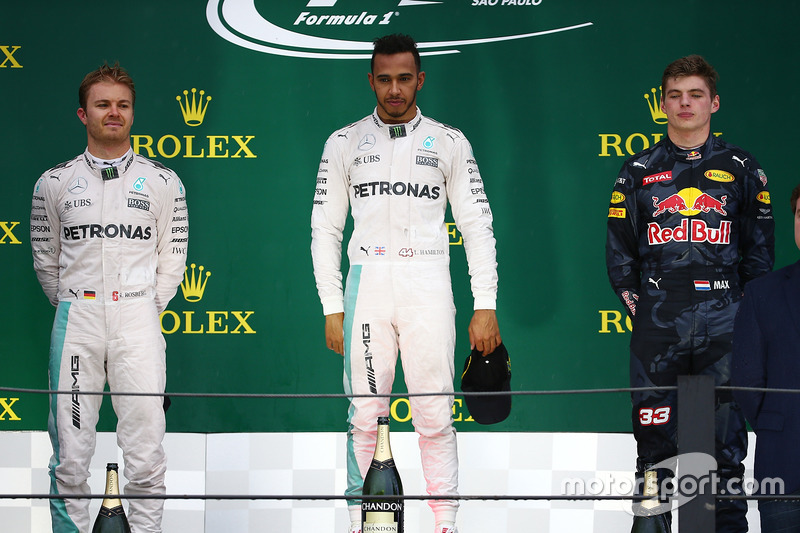 Primero, Lewis Hamilton, Mercedes AMG F1 W07, segundo Nico Rosberg, Mercedes AMG Petronas F1 W07 y tercero, Max Verstappen, Red Bull Racing RB12