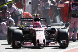 Esteban Ocon, Force India F1 VJM10, pitstop