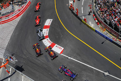Kimi Raikkonen, Ferrari SF70H, Sebastian Vettel, Ferrari SF70H, Valtteri Bottas, Mercedes AMG F1 W08, Max Verstappen, Red Bull Racing RB13, Daniel Ricciardo, Red Bull Racing RB13, Carlos Sainz Jr., Scuderia Toro Rosso STR12