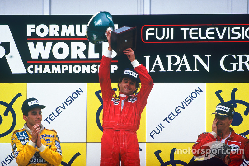 Podium: race winner Gerhard Berger, Ferrari, second place Ayrton Senna, Team Lotus, third place Stefan Johansson, McLaren