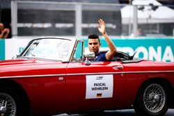 Pascal Wehrlein, Sauber, in the drivers parade