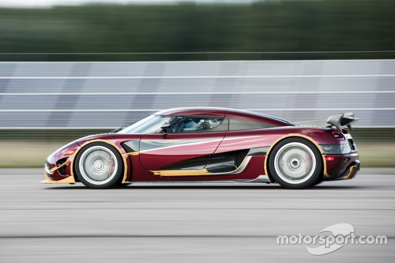 Рекорд Koenigsegg Agera RS на аеродромі Вандель