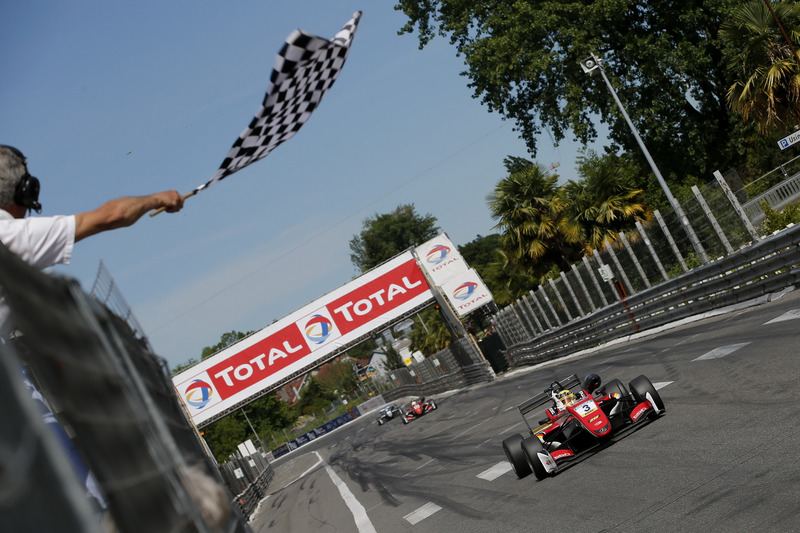 Maximilian Günther, Prema Powerteam Dallara F317 - Mercedes-Benz franchit le drapeau à damier