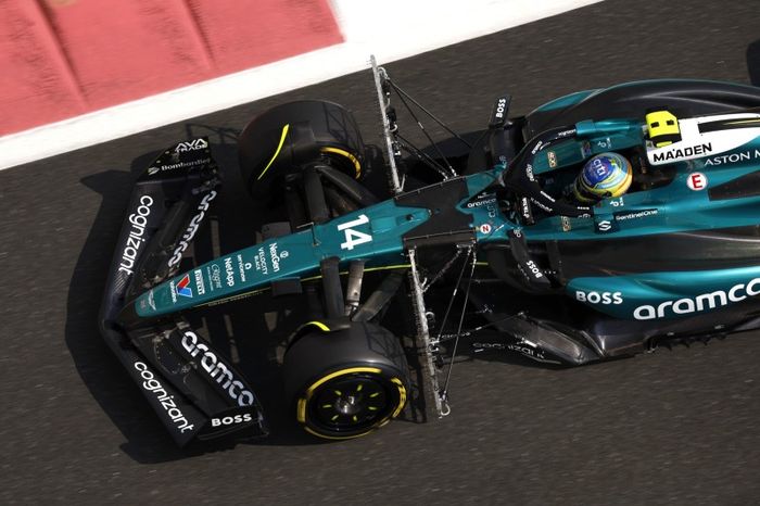Primeros entrenamientos Abu Dhabi: ¡Fernando Alonso furioso con el Aston Martin!