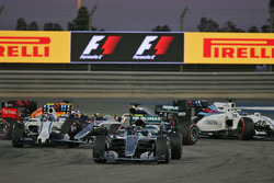 Start action: Nico Rosberg, Mercedes AMG F1 Team W07, Valtteri Bottas, Williams FW38 and Lewis Hamilton, Mercedes AMG F1 Team W07 crash