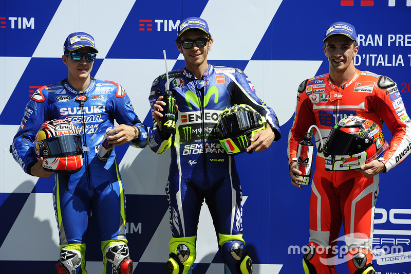 Gandor de la pole Valentino Rossi, Yamaha Factory Racing, segundo clasificado Maverick Viñales, Team