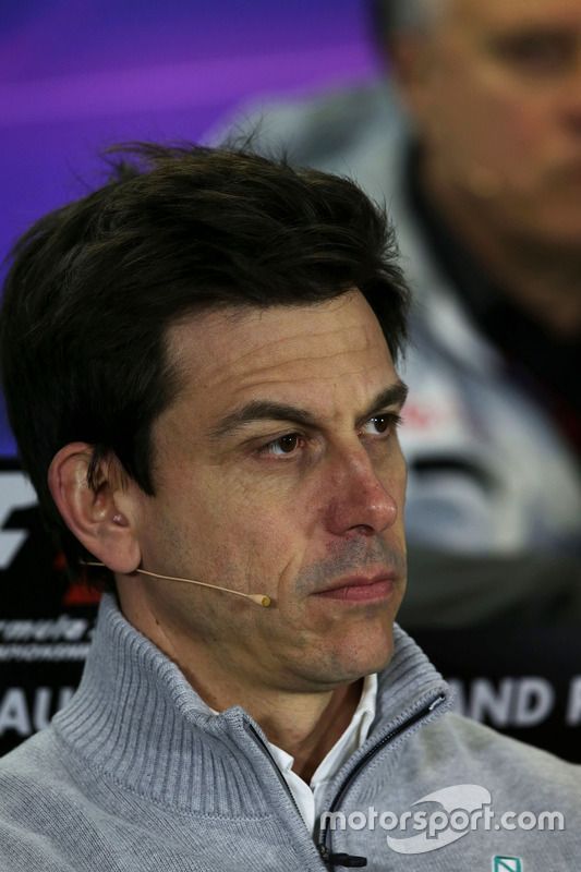 Toto Wolff, Mercedes AMG F1 Accionista y Director Ejecutivo en conferencia de prensa de la FIA