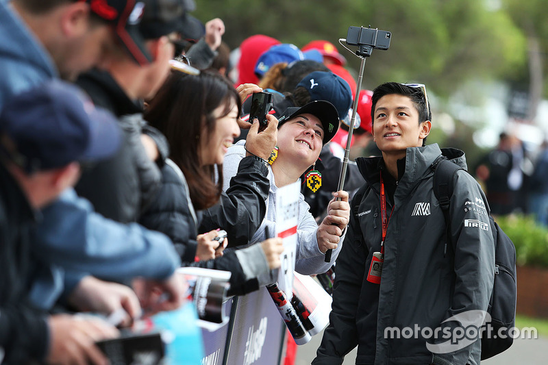 Rio Haryanto, Manor Racing with fans