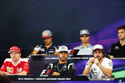 Die FIA Pressekonferenz (Von hinten (L n. R)): Carlos Sainz Jr., Scuderia Toro Rosso; Pascal Wehrlei