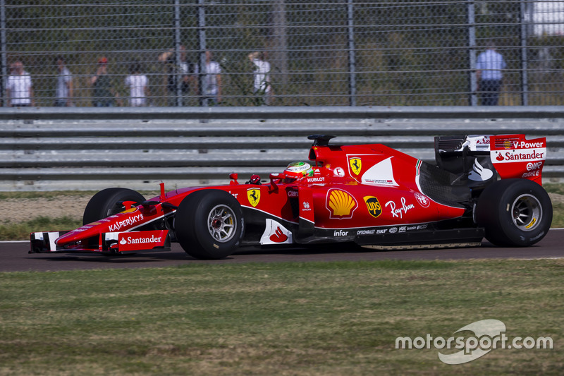 Esteban Gutierrez, Ferrari, prova le gomme Pirelli 2017