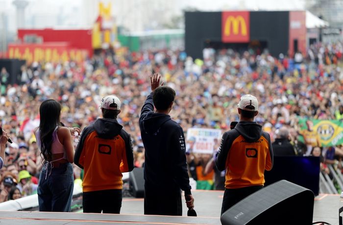 Lando Norris, McLaren, Oscar Piastri, McLaren, Alexander Albon, Williams