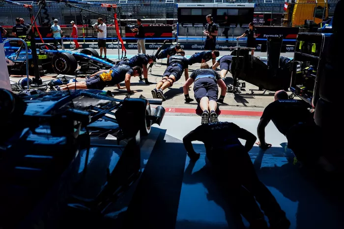The Williams team excercises