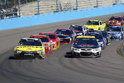 Herstart, Carl Edwards, Joe Gibbs Racing Toyota en Kevin Harvick, Stewart-Haas Racing Chevrolet