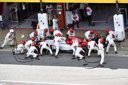 Marcus Ericsson, Sauber C37 pit stop