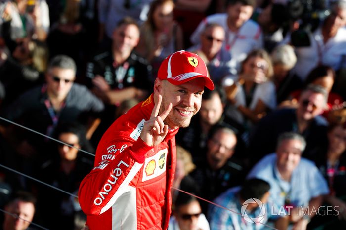 Podio: ganador de la carrera Sebastian Vettel, Ferrari,