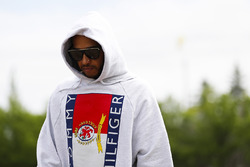 Lewis Hamilton, Mercedes AMG F1, llega al circuito