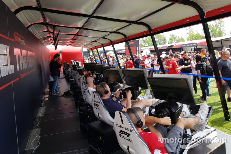 Cetak waktu tercepat, dan Anda bisa mendapat kesempatan melawan pembalap-pembalap F2