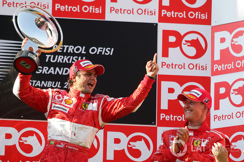 Podio: ganador de la carrera Felipe Massa, Ferrari, tercer lugar Michael Schumacher