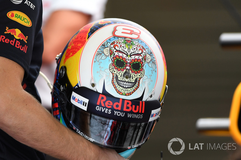 Daniel Ricciardo, Red Bull Racing kask