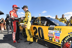 Matt Kenseth, Joe Gibbs Racing Toyota, mit Dale Earnhardt Jr., Hendrick Motorsports Chevrolet