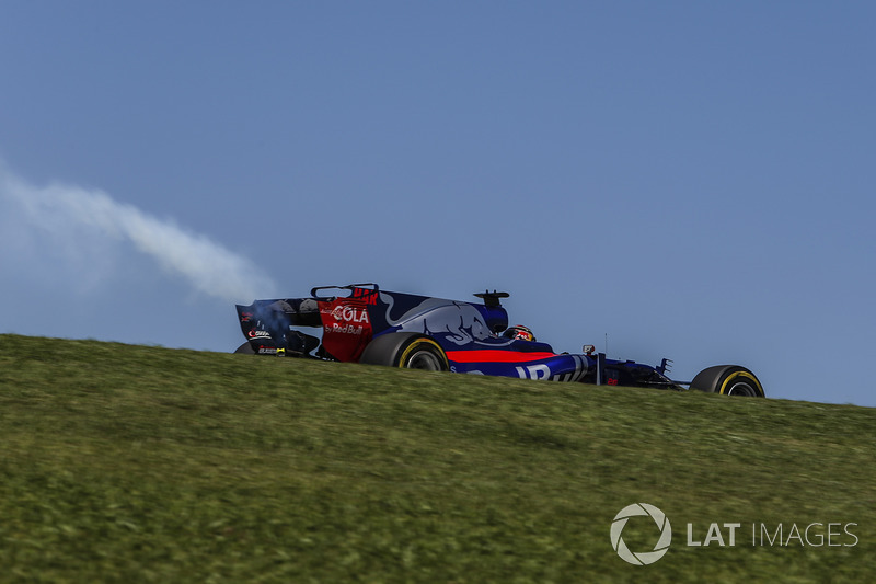 Brendon Hartley, Scuderia Toro Rosso STR12 with engine failure in FP1