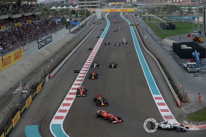 Lewis Hamilton, Mercedes-Benz F1 W08  leads Sebastian Vettel, Ferrari SF70H