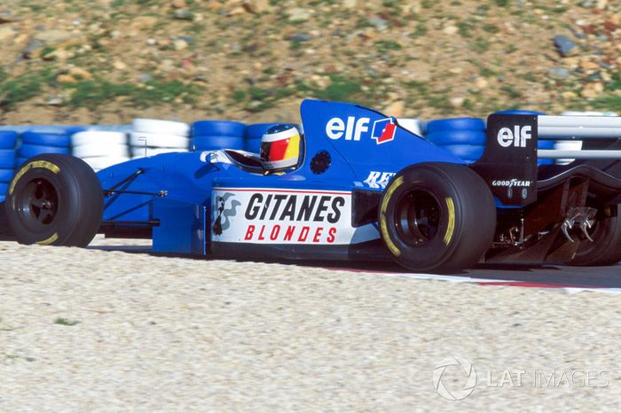 Michael Schumacher prueba el Ligier JS39B Renault para evaluar el motor Renault V10  (1994)