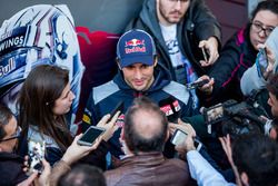 Carlos Sainz Jr., Scuderia Toro Rosso con los medios