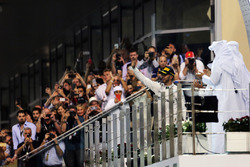 Ganador de la carrera Lewis Hamilton, Mercedes AMG F1 celebra en el podio